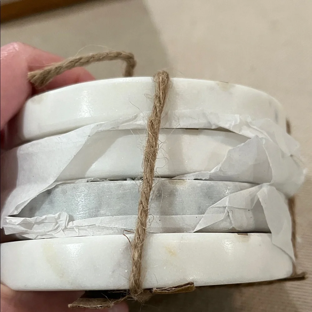 Creative Co-Op Round Marble Coasters with Brass Inlay, White, Set of 4/NWT